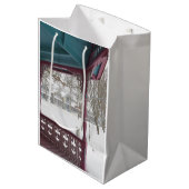 Porch Uitzicht op een sneeuwdag - Martha's wijntui Medium Cadeauzakje (Voorkant Gekanteld)