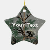 Porcupine in een pijnboom keramisch ornament (Voorkant)