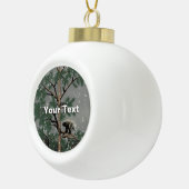 Porcupine in een pijnboom keramische bal ornament (Rechts)