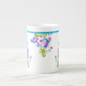 Porseleinen bessen op een Bone China Mok (Voorkant)