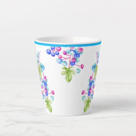 Porseleinen bessen op een kleine latte Mok (Voorkant)