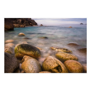 Porth Nanven is een rotsachtige inham nabij Land's Perfect Poster