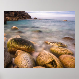 Porth Nanven is een rotsachtige inham nabij Land's Poster