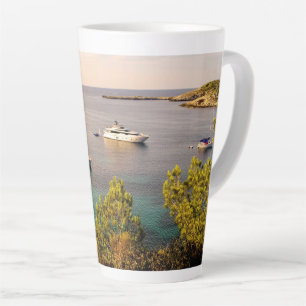 Portinatx Ibiza Kustzicht met luxe jachten Latte Mok
