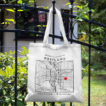 Portland Love Locator | Stadsplattegrond Bruiloft  Tote Bag<br><div class="desc">Een leuke canvas tas voor een bruiloft of een andere gelegenheid die plaatsvindt in de prachtige stad Portland, Oregon. Dit tas beschikt over een overhead kaart van het centrum van de stad in een zwart omzoomde boxteler. Op de top zit een korte welkomstgroet en de naam van de stad. Aan...</div>