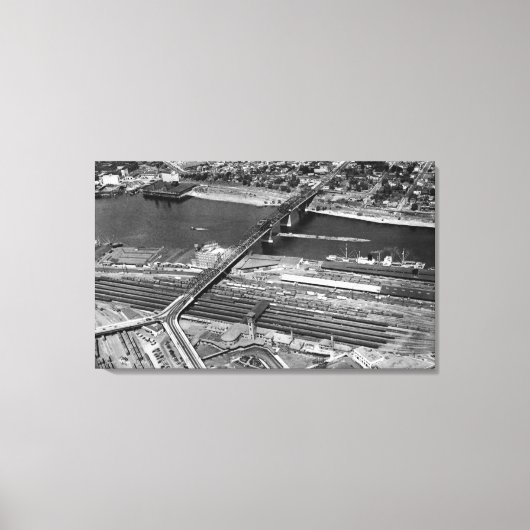 Portland, OF Broadway Bridge en Depot Canvas Afdruk (Voorkant)