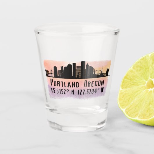 Portland OF City Skyline Latitude en Lengtegraad Shot Glas (Voorkant)
