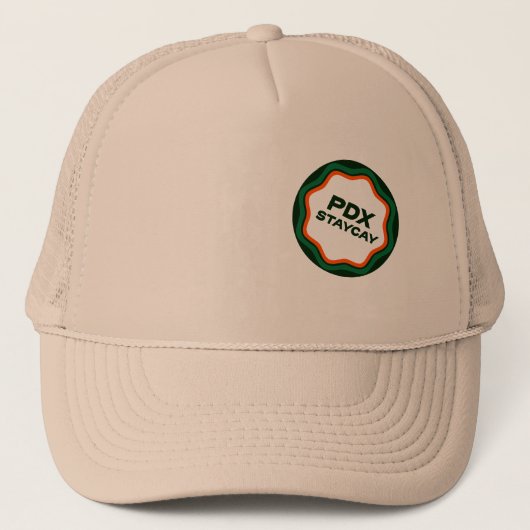 Portland Staycation Trucker Hat - Alle Khakis Trucker Pet (Voorkant)