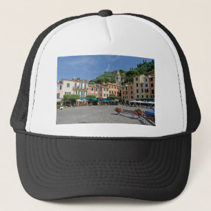 Portofino, Italië. Portofino Village Square Trucker Pet