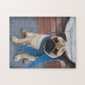 Portrait Cute Pug Dog met Blue Scarf, City Dog Legpuzzel (Horizontaal)
