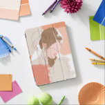 Portret geverfd contour Vrouw iPad Pro Cover<br><div class="desc">Geschilderde contourportretten I van June Erica Vess. | 142233 GG</div>