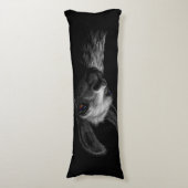 Portret Head Cute Llama met een zwarte achtergrond Lichaamskussen (Voorkant Verticaal)