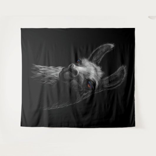 Portret Head Cute Llama met zwarte achtergrond Wandkleed (Voorkant (horizontaal))