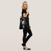 Portret Head Cute Llama op zwarte achtergrond Tote Bag (Op model)