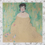 Portret van Amalie Zuckerkandl door Gustav Klimt Legpuzzel<br><div class="desc">Het onafgewerkte portret van Amalie Zuckerkandl (1917) van Gustav Klimt is een Victoriaans schilderij van het symbolisme in het kunstschilderij van het Spaans waarin een vrouw zit die met haar armen naar haar is gevouwen en van haar schouder naar de vloer stroomt. Kunstcritici voorspellen dat dit stuk de klassieke goudbladtechniek...</div>