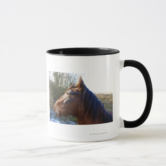 Portret van bruin paard op koude dag mok (Rechts)