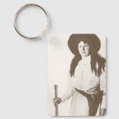 Portret van een cowgirl met een geweer, 1910 sleutelhanger (Voorkant)
