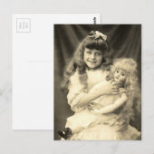 portret van een jong meisje met een pop briefkaart (Voorkant / Achterkant)