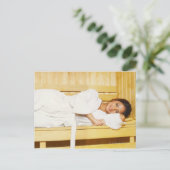 Portret van een jonge vrouw die in een sauna ligt briefkaart (Staand voorkant)