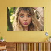 Portret van een jongedame canvas afdruk (Insitu (Woonkamer))