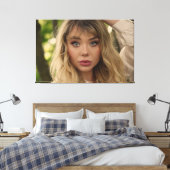 Portret van een jongedame canvas afdruk (Insitu (Slaapkamer))