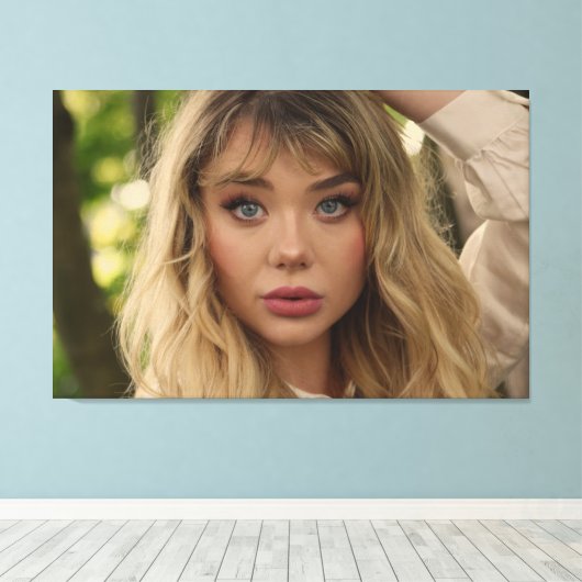 Portret van een jongedame canvas afdruk (Insitu (Houten vloer))