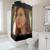 Portret van een jongedame douchegordijn (In situ)