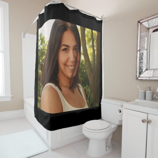 Portret van een jongedame douchegordijn (In situ)