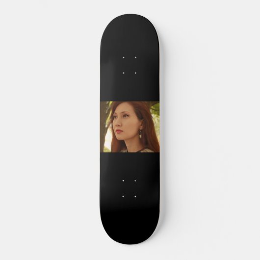 Portret van een jongedame persoonlijk skateboard (Voorkant)