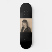 Portret van een mooie vrouw persoonlijk skateboard (Voorkant)