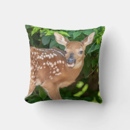 Portret van een Newborn Fawn (witstaarhert) Kussen