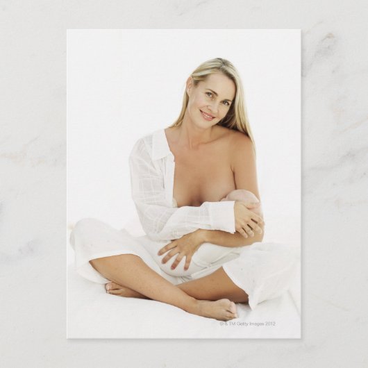 Portret van een vrouw die borstvoeding geeft a bab briefkaart (Voorkant)