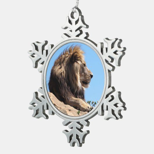 Portret van leeuw gezien uit profiel tin sneeuwvlok ornament (Rechts)