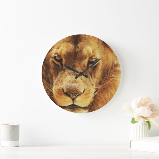 Portret van mannelijke Afrikaanse leeuw. Grote Klok (Huis)