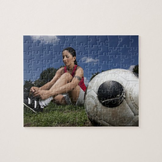 portret van vrouw football player die haar bindt legpuzzel (Horizontaal)