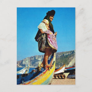 Portugal, Nazare, meisje op een vissersboot Briefkaart