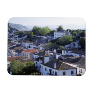 Portugal, Obidos. Verhoogde zicht op witgekalkte Magneet