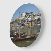 Portugal, Porto, kat met wijnvaten Grote Klok (Hoek)