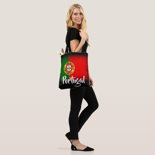 Portugal verduisterde vlag tote bag (Op model)