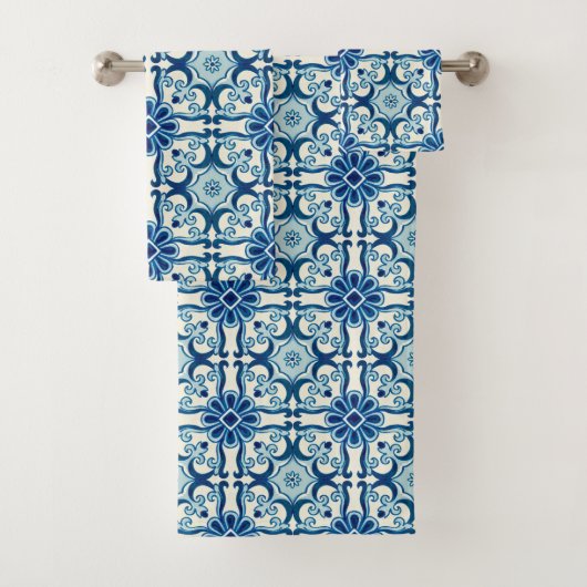 Portugees Azulejos Blue Floral Tile Pattern Bad Handdoek (Insitu)