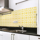 Portugees mediterraan Warm Geel Wit 3 Tegeltje<br><div class="desc">Stijlvol Azulejo Portugees mediterraan model keramische tegel licht warm geel op een witte achtergrond. Ideaal voor intern ontwerp of backsplash. Patroonversie 3.</div>