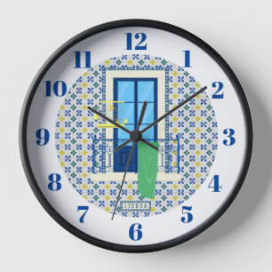 Portugees tegels en raam balkon met vogel