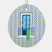 Portugees tegels en raam balkon met vogel keramisch ornament (Links)
