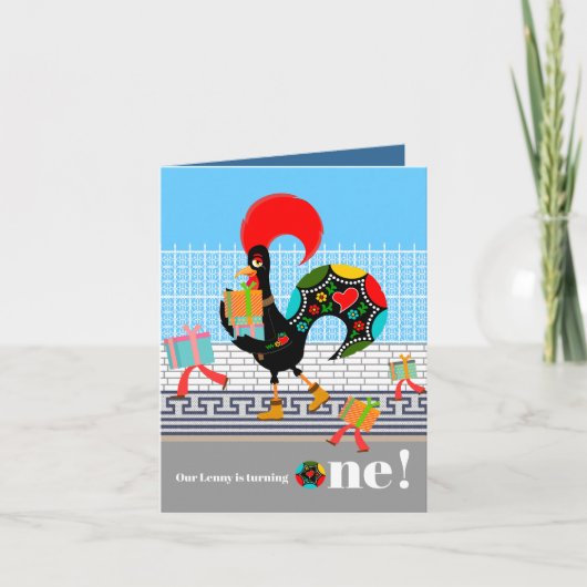Portugese Haan met geschenken 1e Verjaardagsfeest (Voorkant)