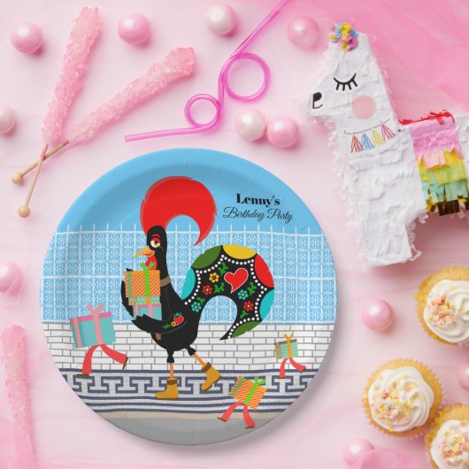 Portugese Haan met geschenken 1e Verjaardagsfeest Papieren Bordje (Feest)