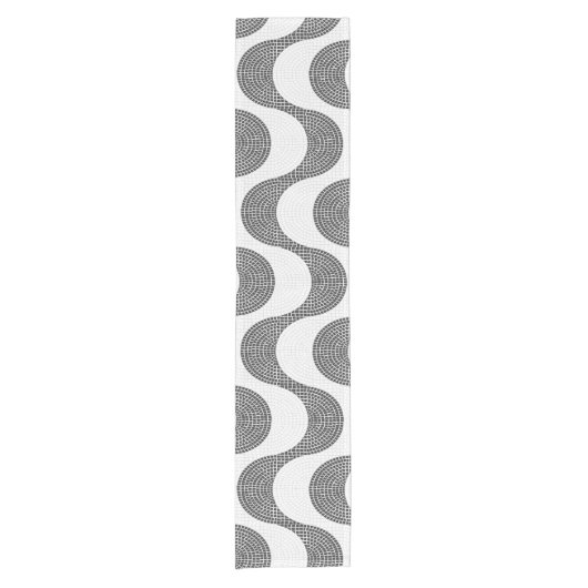 Portugese kasseien zwart-witte golven korte tafelloper (Voorkant)