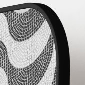 Portugese kasseien zwart-witte golven pickleball paddle (Links Detail)