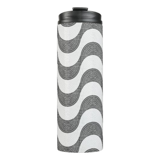 Portugese kasseien zwart-witte golven thermosbeker (Voorkant)