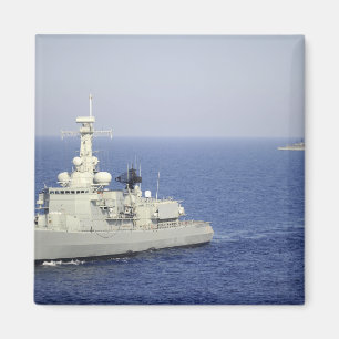 Portugese marine frigate NRP Bartolomeu Dias Magneet