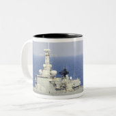 Portugese marine frigate NRP Bartolomeu Dias Tweekleurige Koffiemok (Voorkant links)